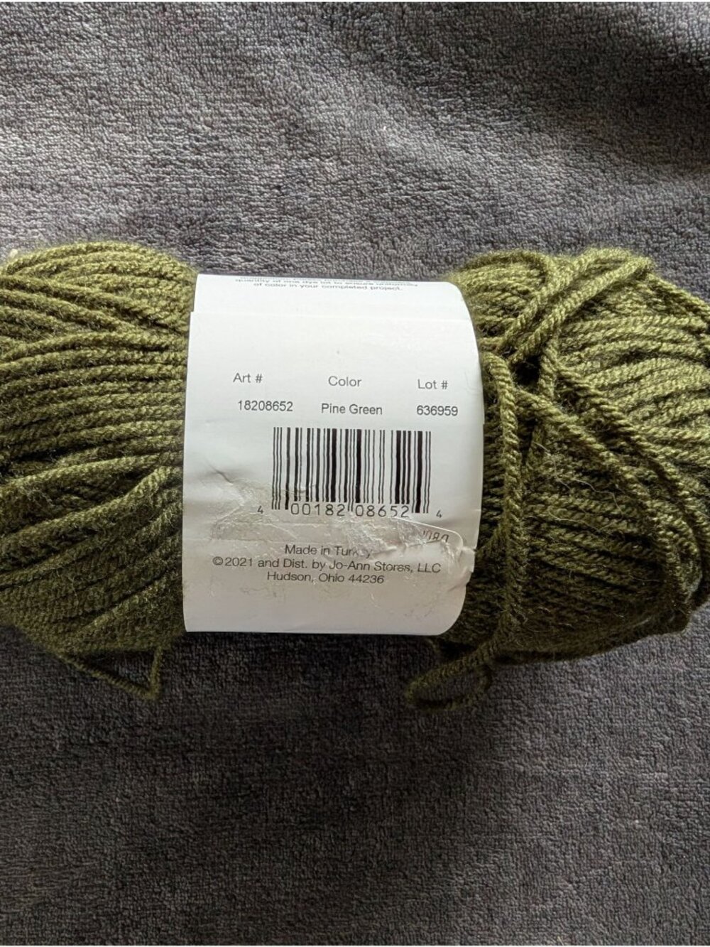 Big Twist Living Anti-Pilling Acrylic Yarn - Pine Green - Picture 4 of 5